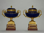 Pair of Lidded Bowls (vases cassolettes à monter)